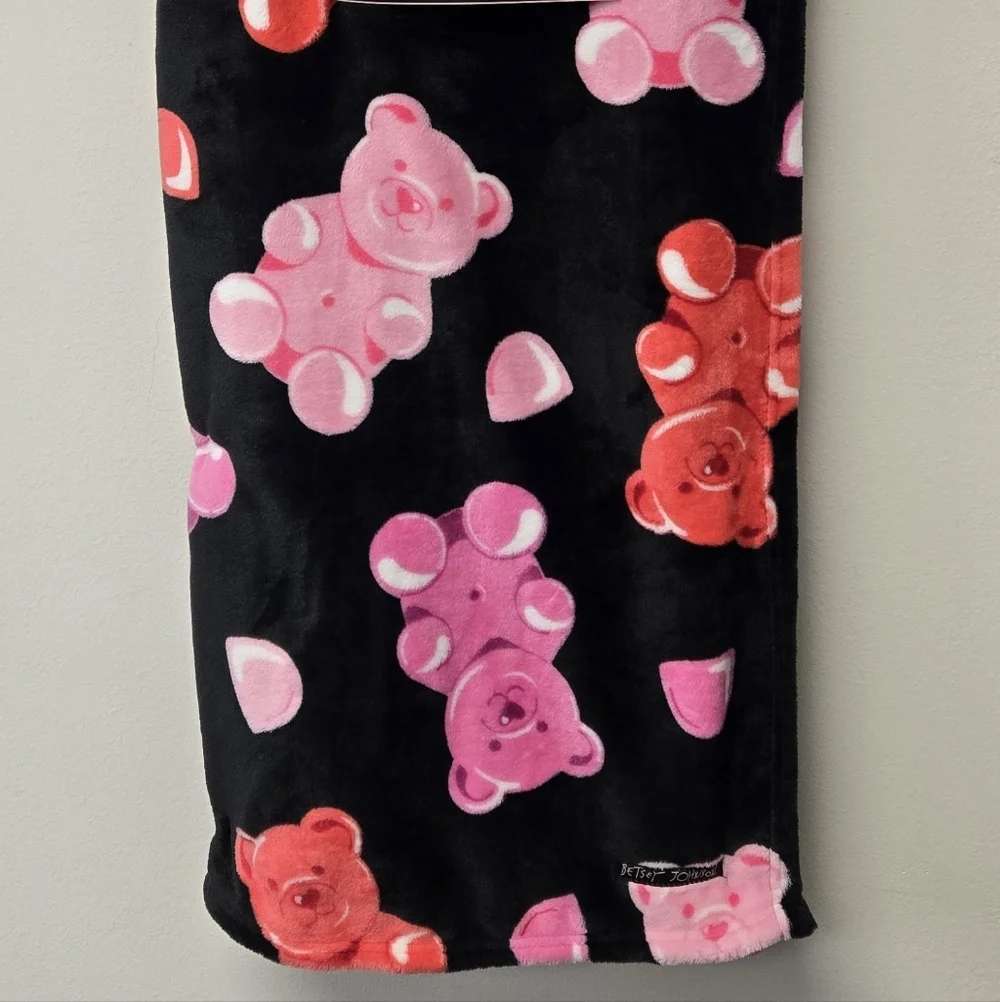 Betsy Johnson Gummy Bears Ultra Soft Plush Throw Blanket Black Pink